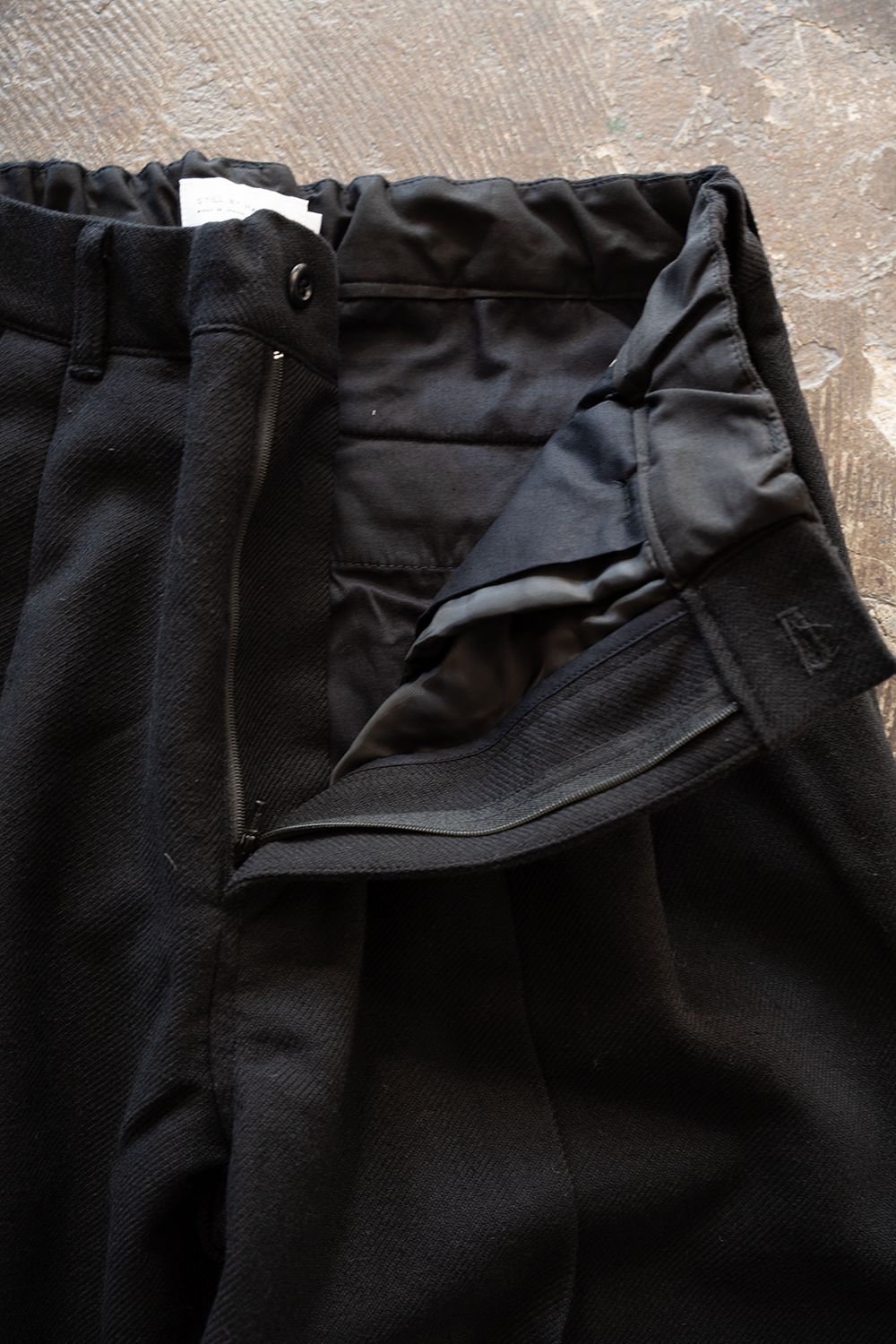 【26AW】コットン×ウールカルゼ2タックイージーパンツ(BLACK)