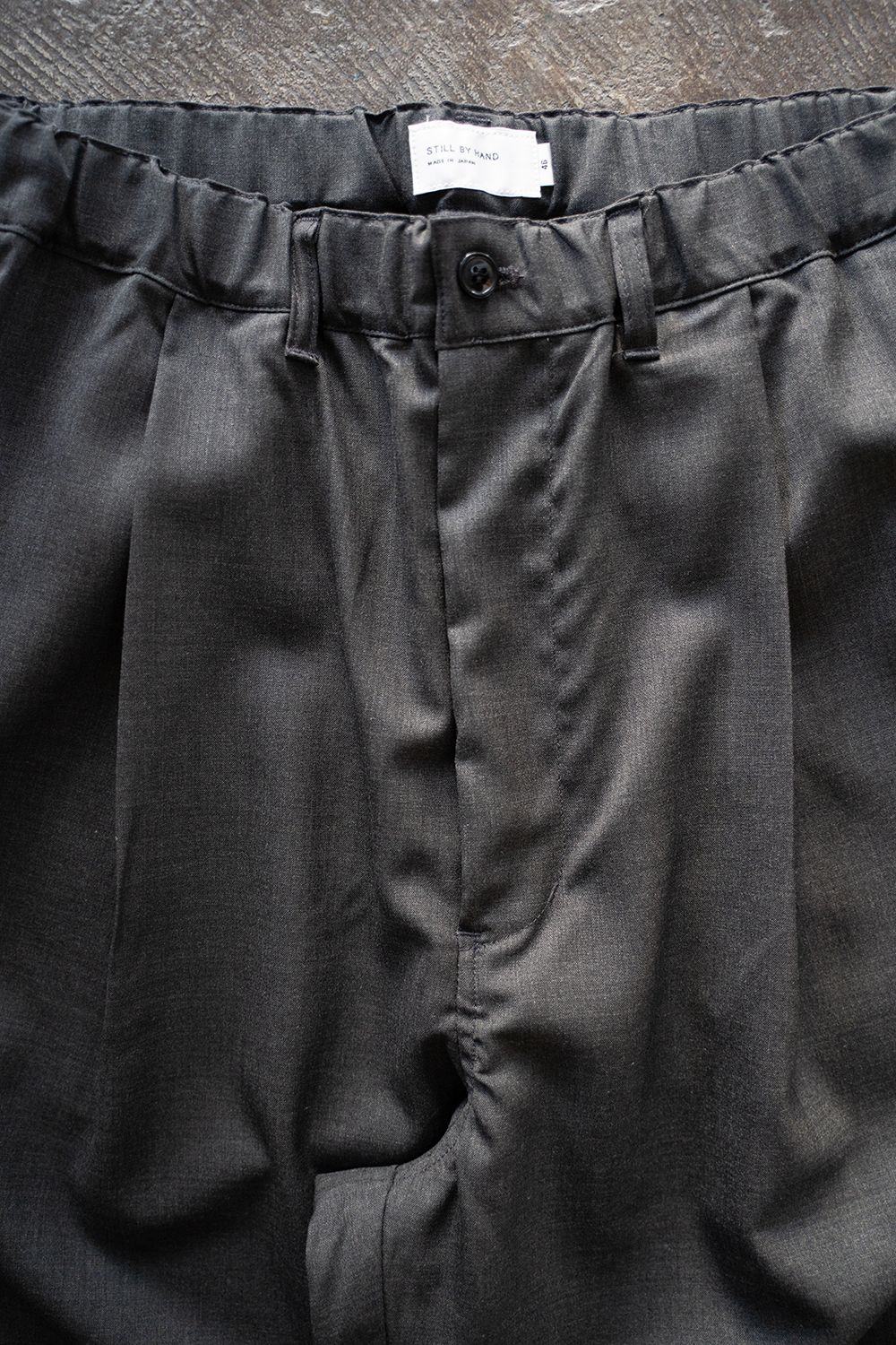 【ラスト1点】【25SS】ウォッシャブルウールイージースラックス(CHARCOAL)