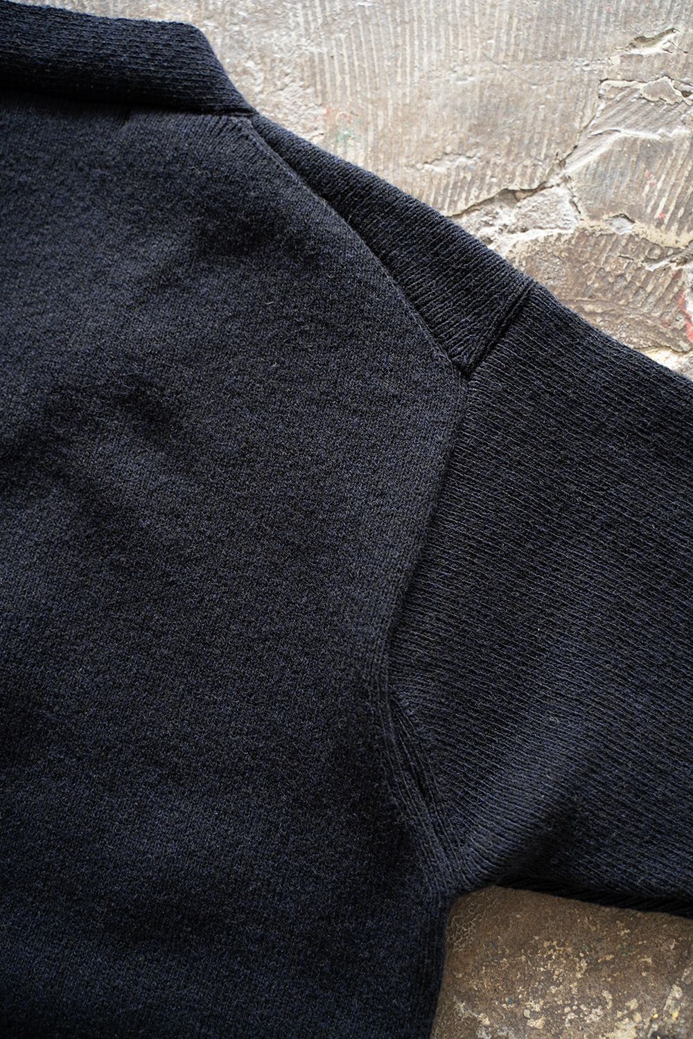 slopeslow - Hard twisted Shetlandwool cross V neck sweater