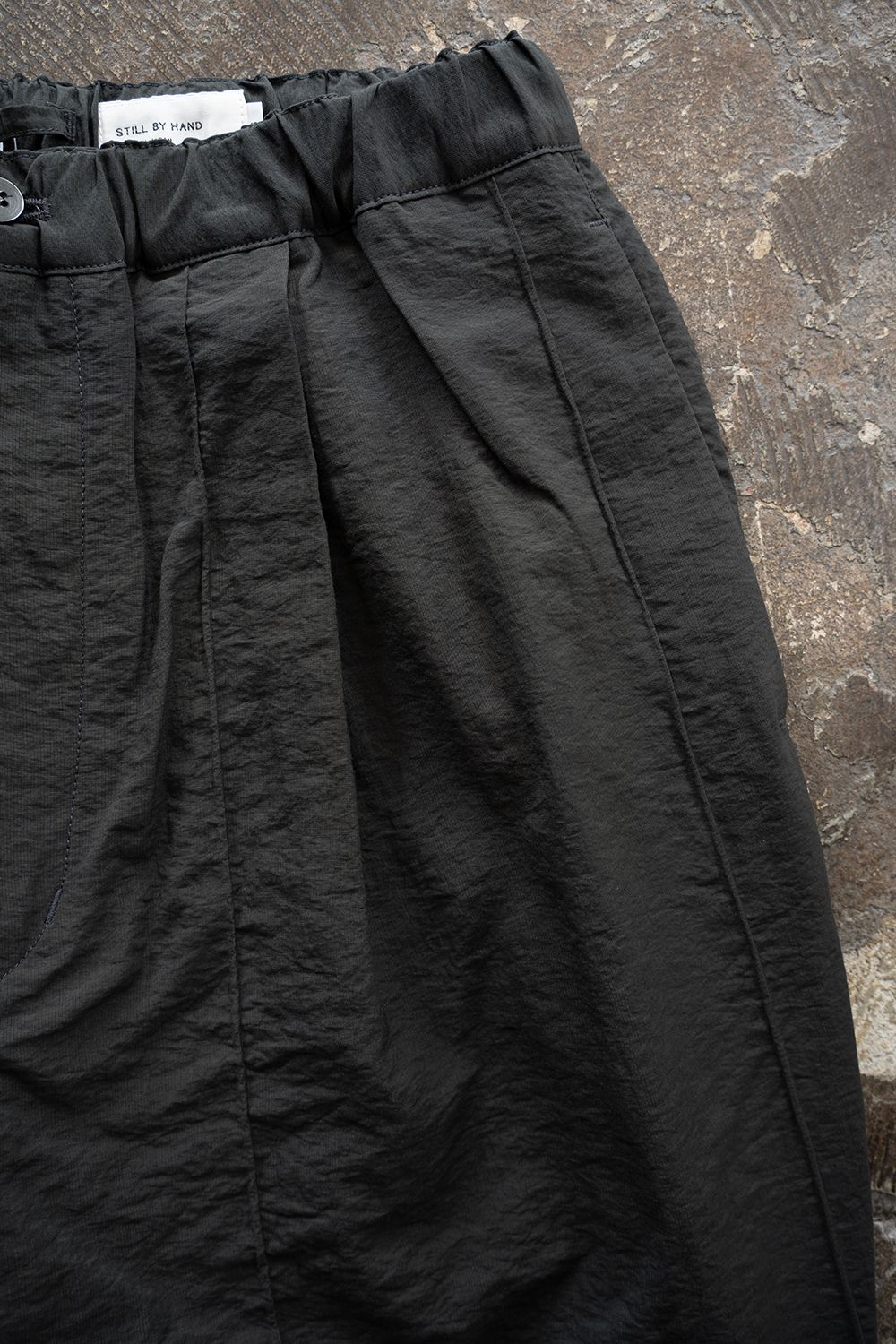 【26SS】ピンタックイージースラックス(CHARCOAL)