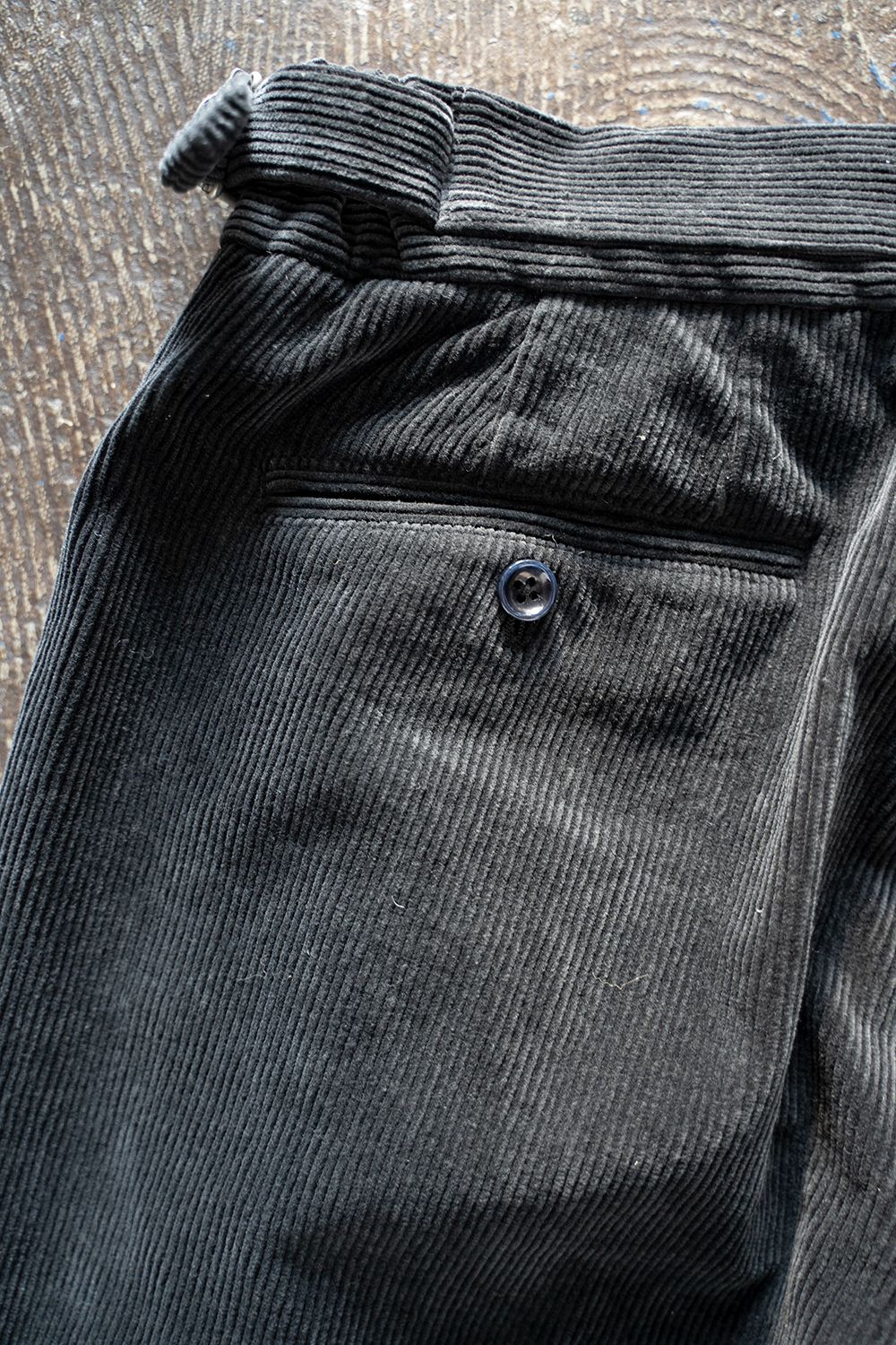 【ラスト1点】【22AW】2-Tack Corduroy Trousers/2タックコーデュロイトラウザース(CHARCOAL)