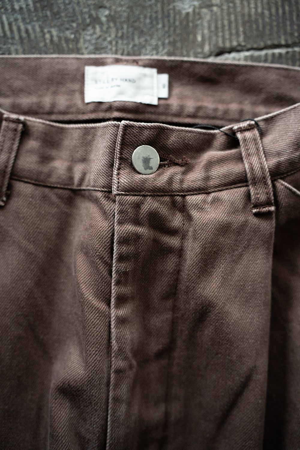 【25AW】フェードカラーデニムワンタックパンツ(BROWN)