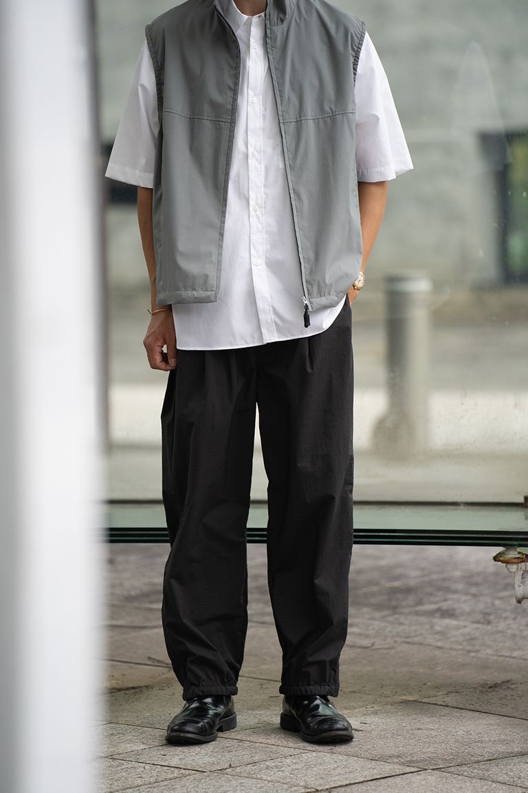 176cm、58kgの細身体型でサイズ46を着用しております。