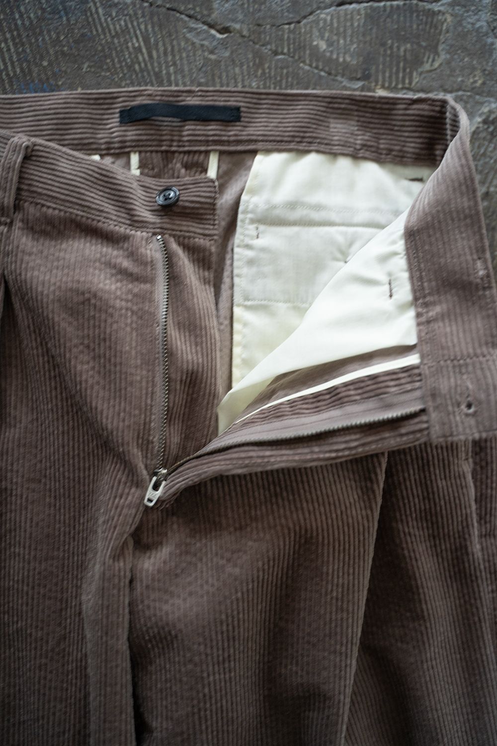 【ラスト1点】【24AW】Sucker Cord Tuck Pants/サッカーコーデュロイタックパンツ(BROWN)