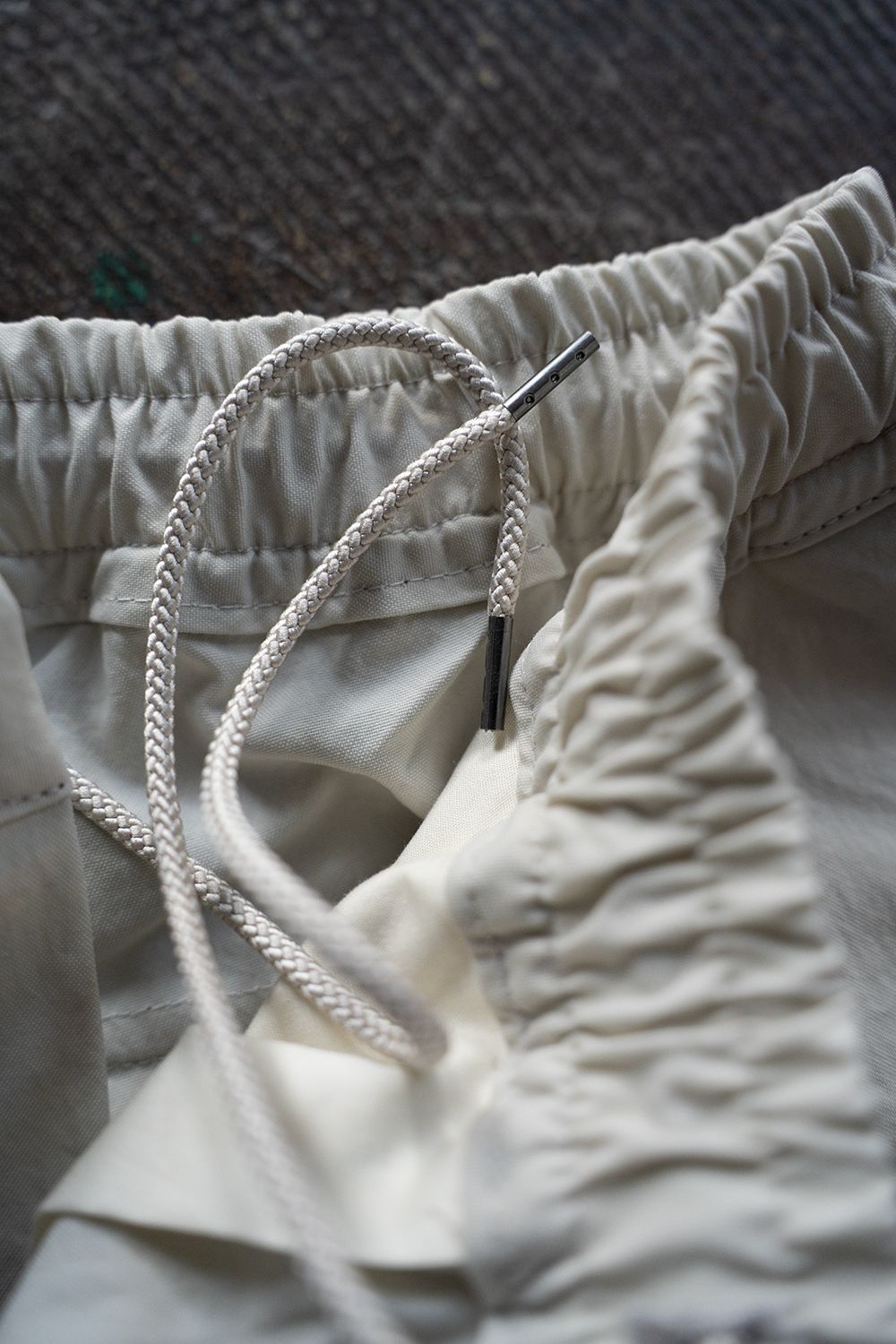 【25AW】タスランナイロンニータックイージーパンツ(IVORY)