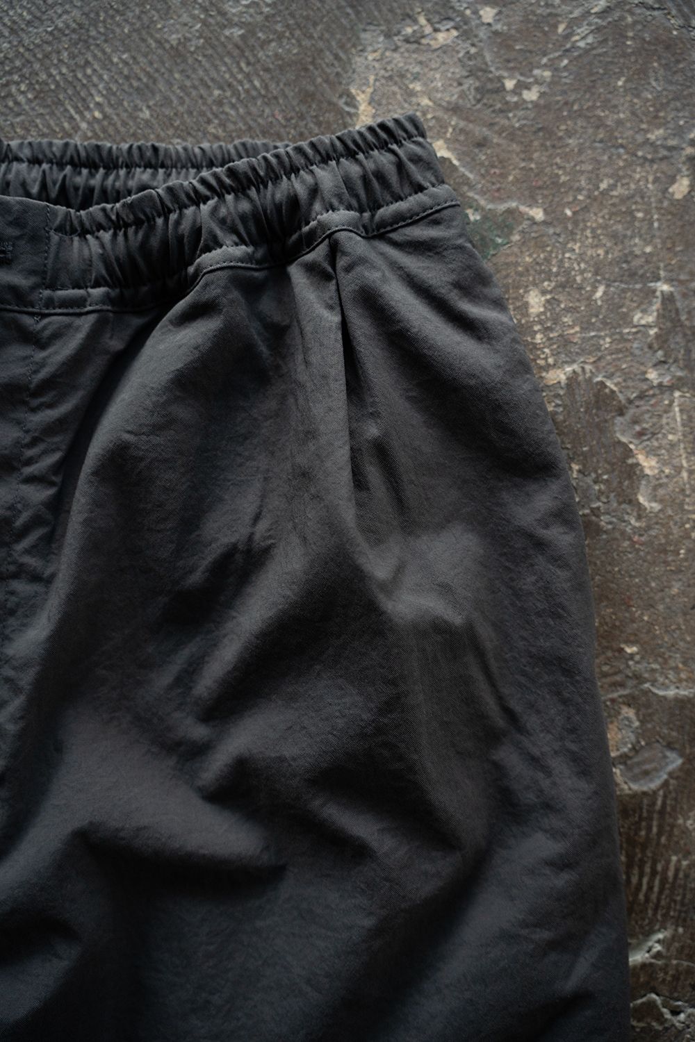 【25AW】タスランナイロンニータックイージーパンツ(CHARCOAL)