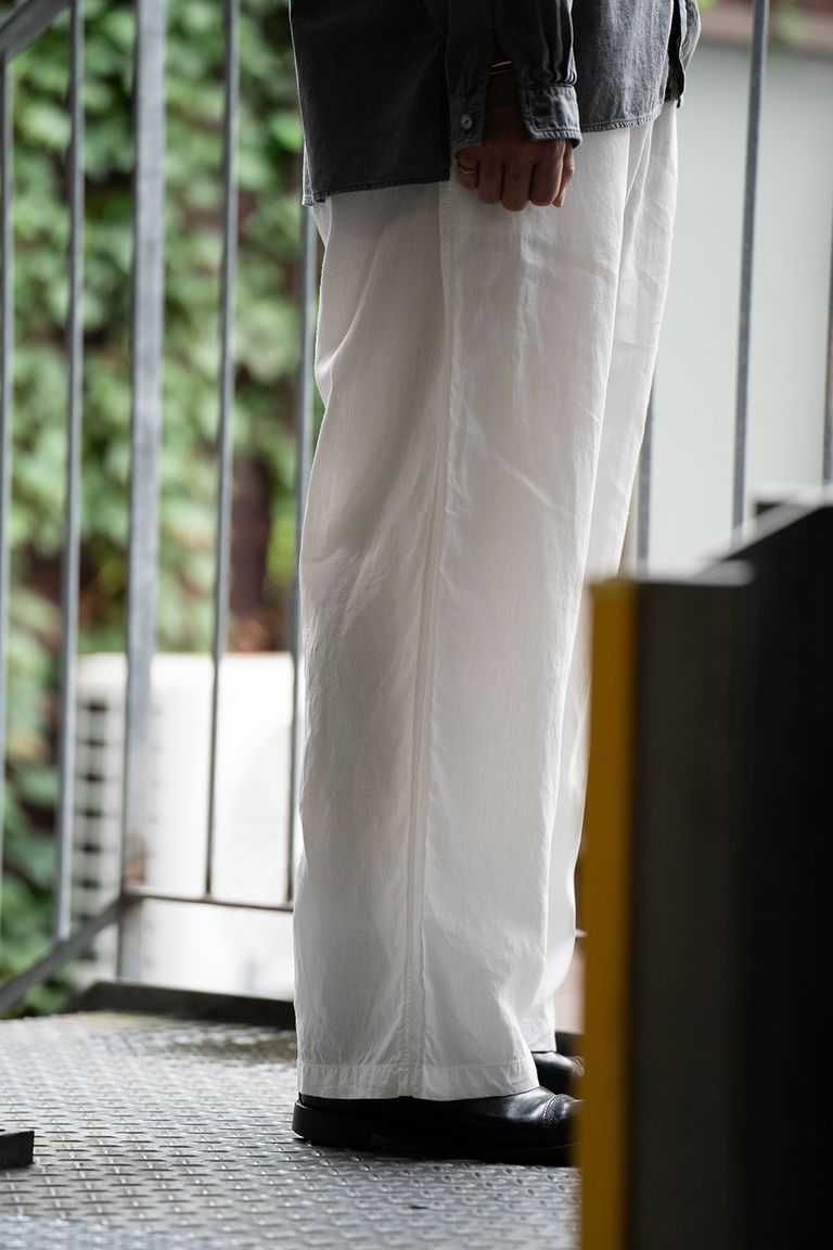 176cm、58kgの細身体型でサイズ3を着用しております。