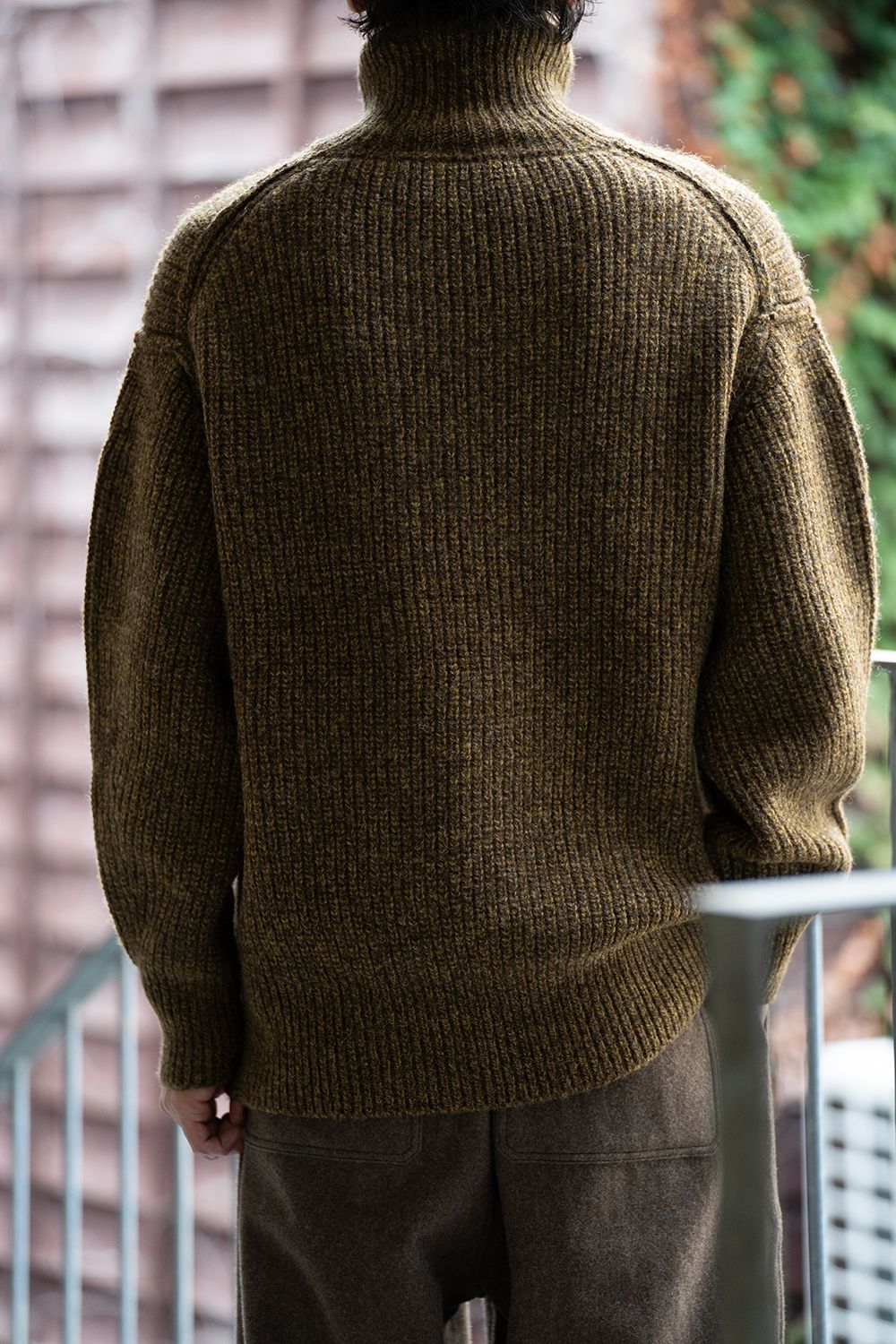 【ラスト1点】brushed yak/Shetland wool turtle neck sweater(MARRON)