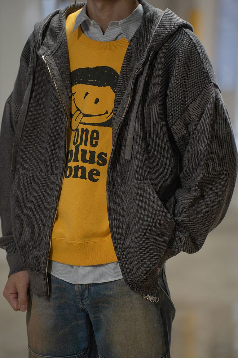 176cm、60kgの細身体型でサイズ2を着用しております。