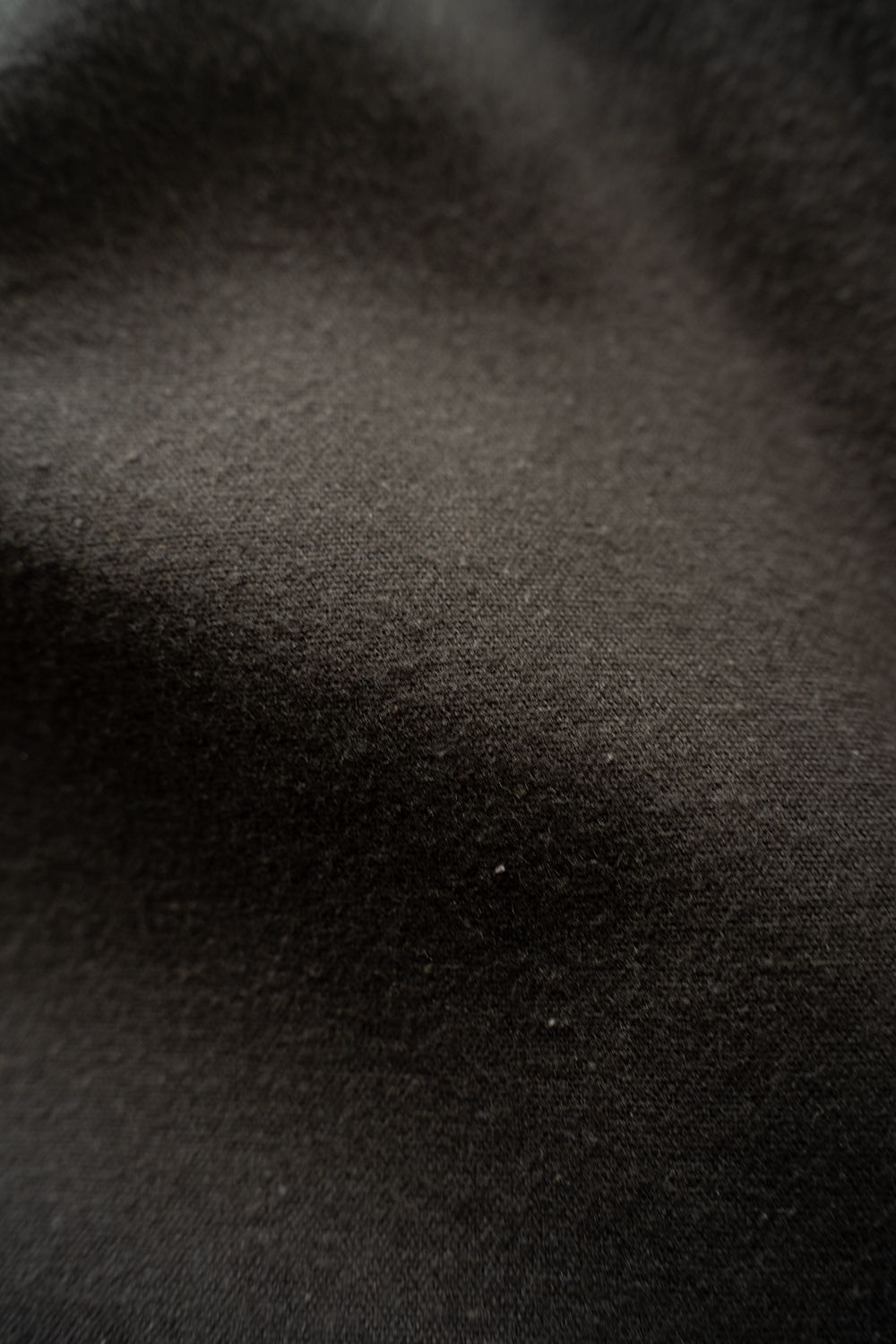 【26AW】コットン×シルクバンドカラーシャツ(BROWN CHARCOAL)
