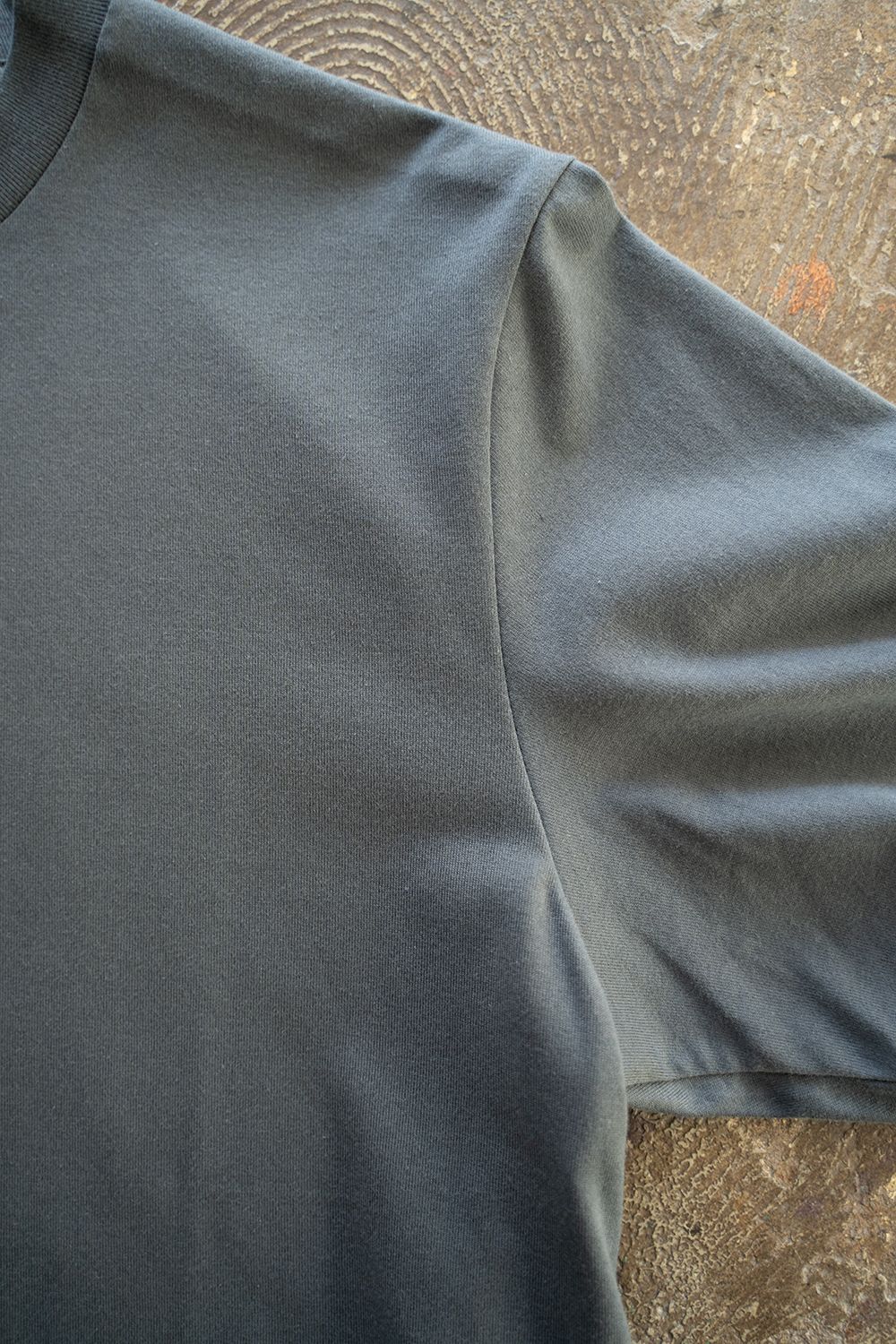 【ラスト1点】【23SS】"Zwischen Oberfläche und Punkt"Tシャツ(GRAY)