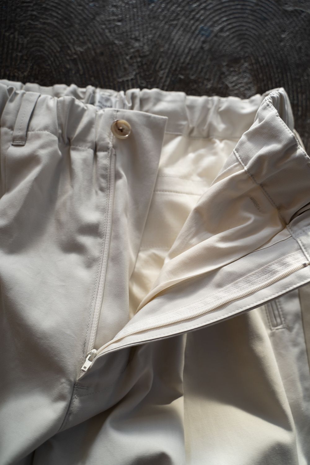 【ラスト1点】【22AW】甘撚りオックス2タックイージーパンツ(LIGHT GRAY)