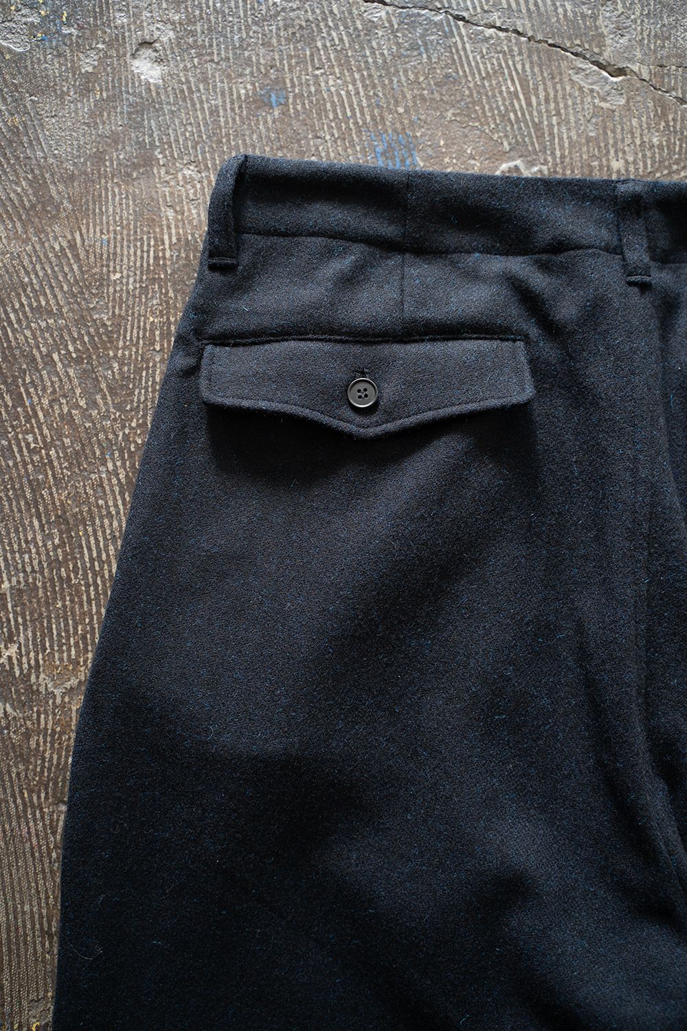 【25AW】ウール×ナイロンワンタックパンツ(BLACK NAVY)