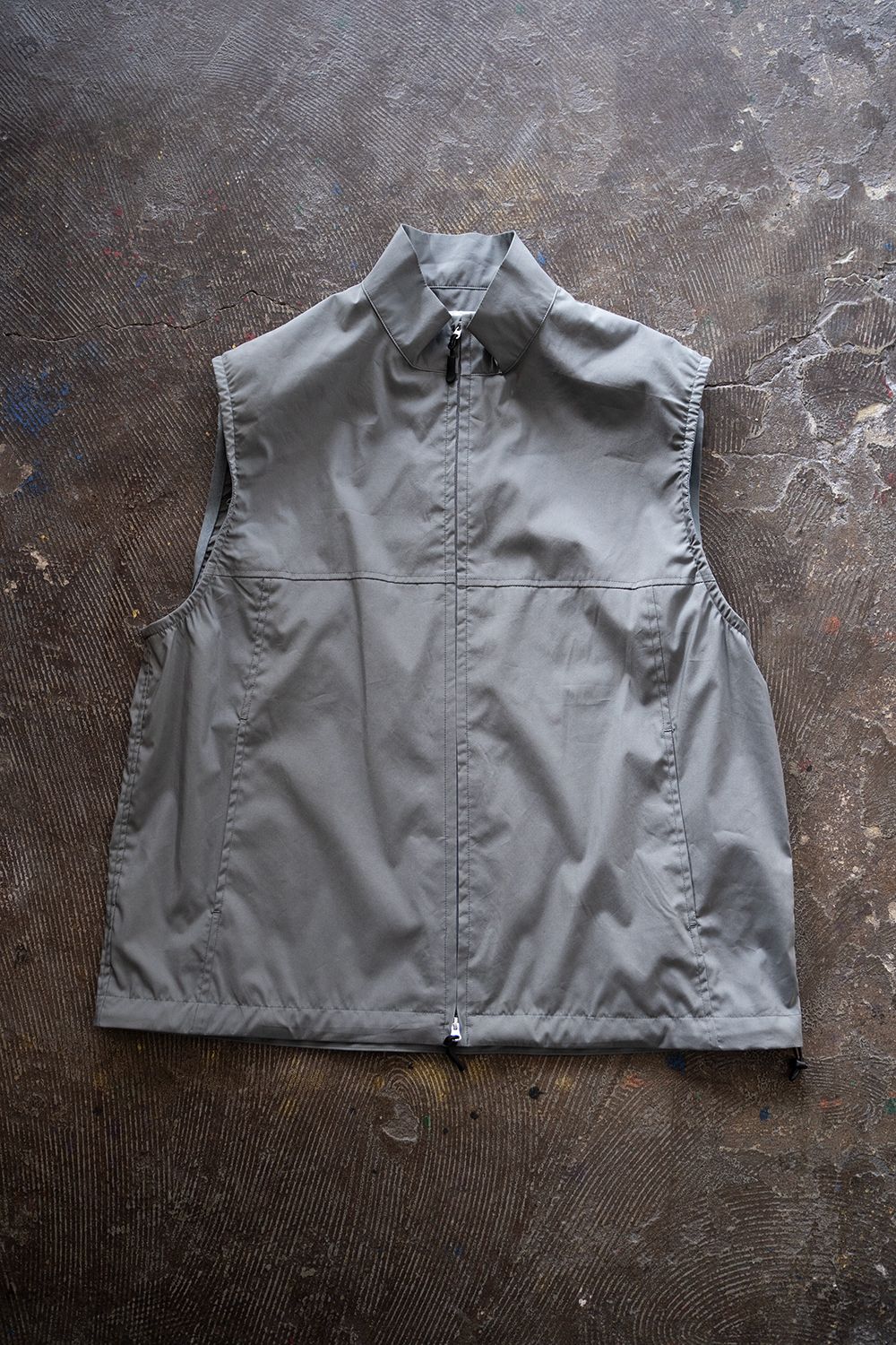 【ラスト1点】【24SS】綿×ポリエステルスタンドカラーベスト(SLATE GRAY)
