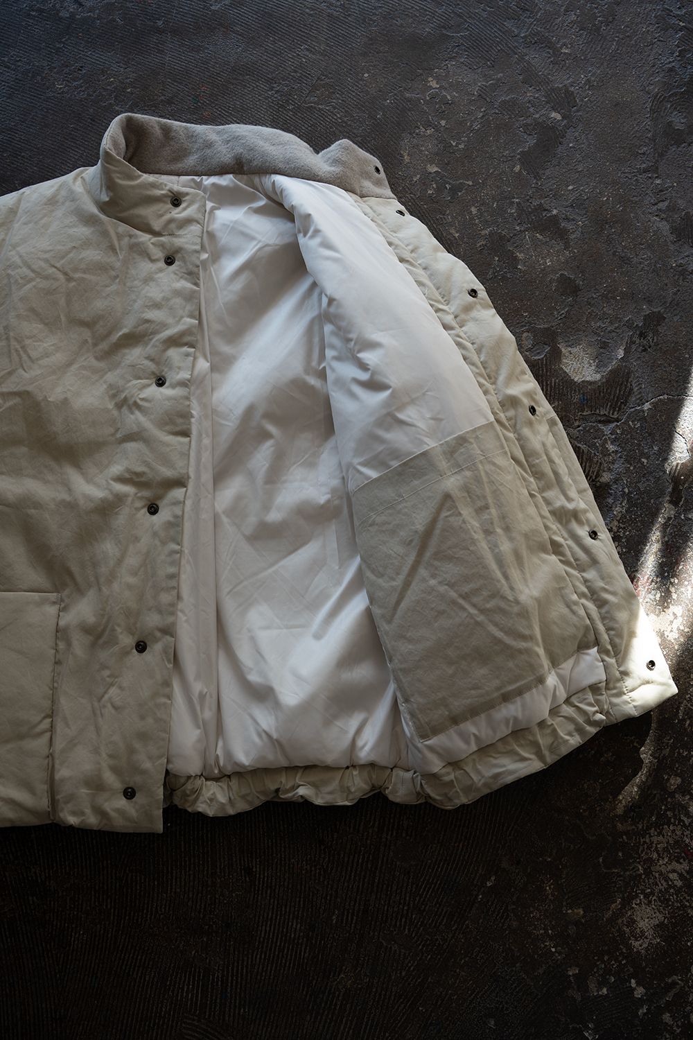 【26AW】シンサレートスタンドカラーブルゾン(ECRU)