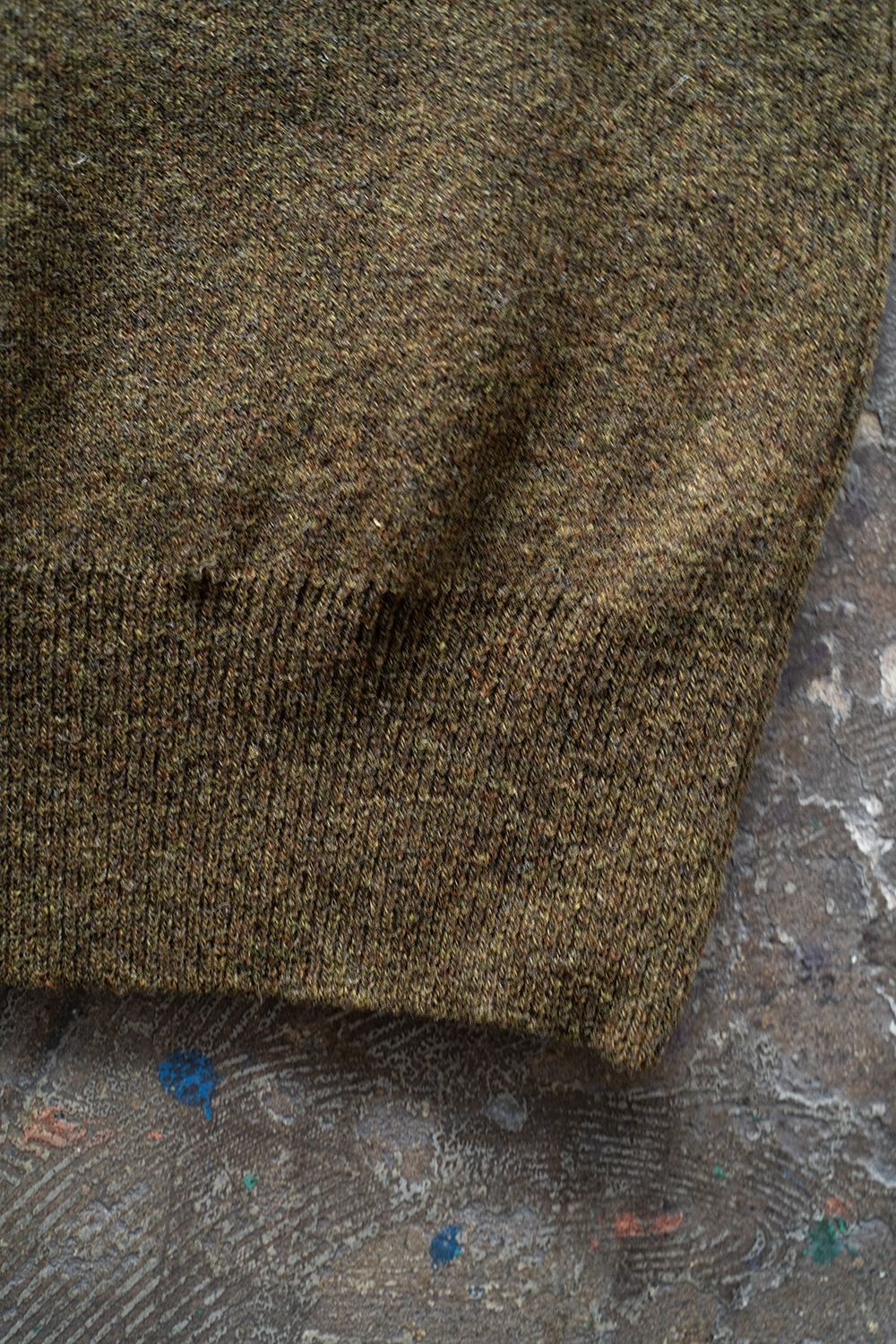 【ラスト1点】Hard twisted Shetlandwool cross V neck sweater(KHAKI)