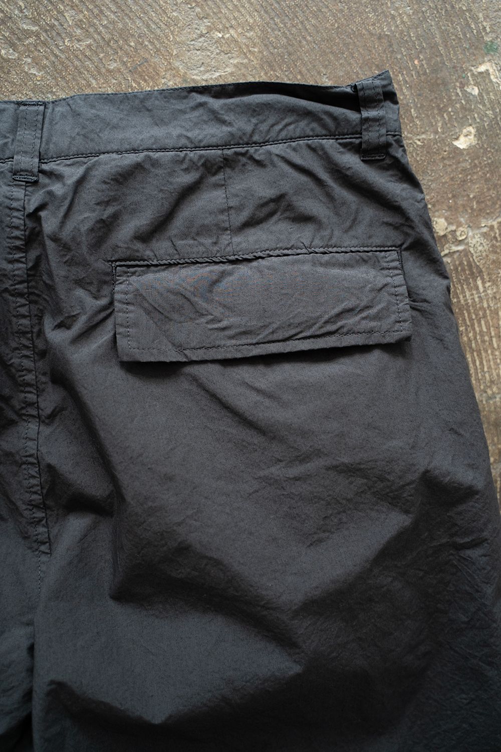 【ラスト1点】【25SS】ガーメントダイディープタックワイドパンツ(INK BLACK)