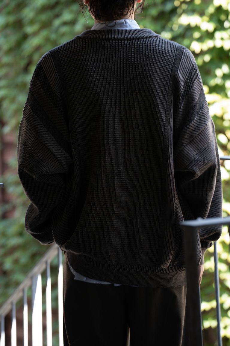 176cm,60kgの細身体型でサイズ2を着用しております。