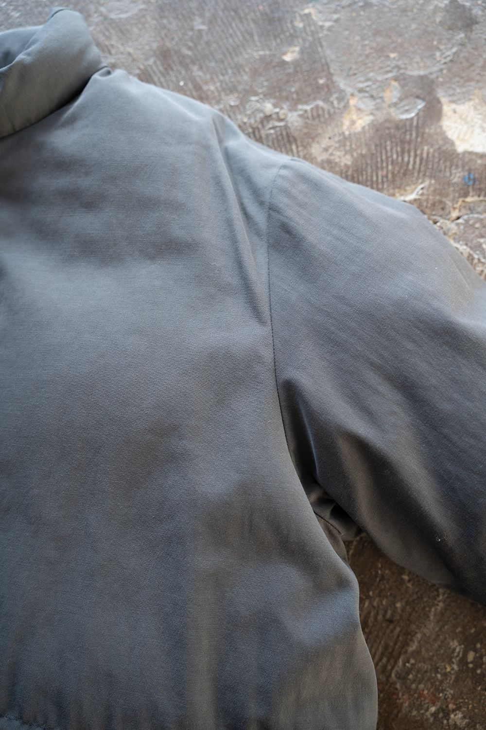 【25AW】強撚ナイロンダウンブルゾン(SLATE GRAY)