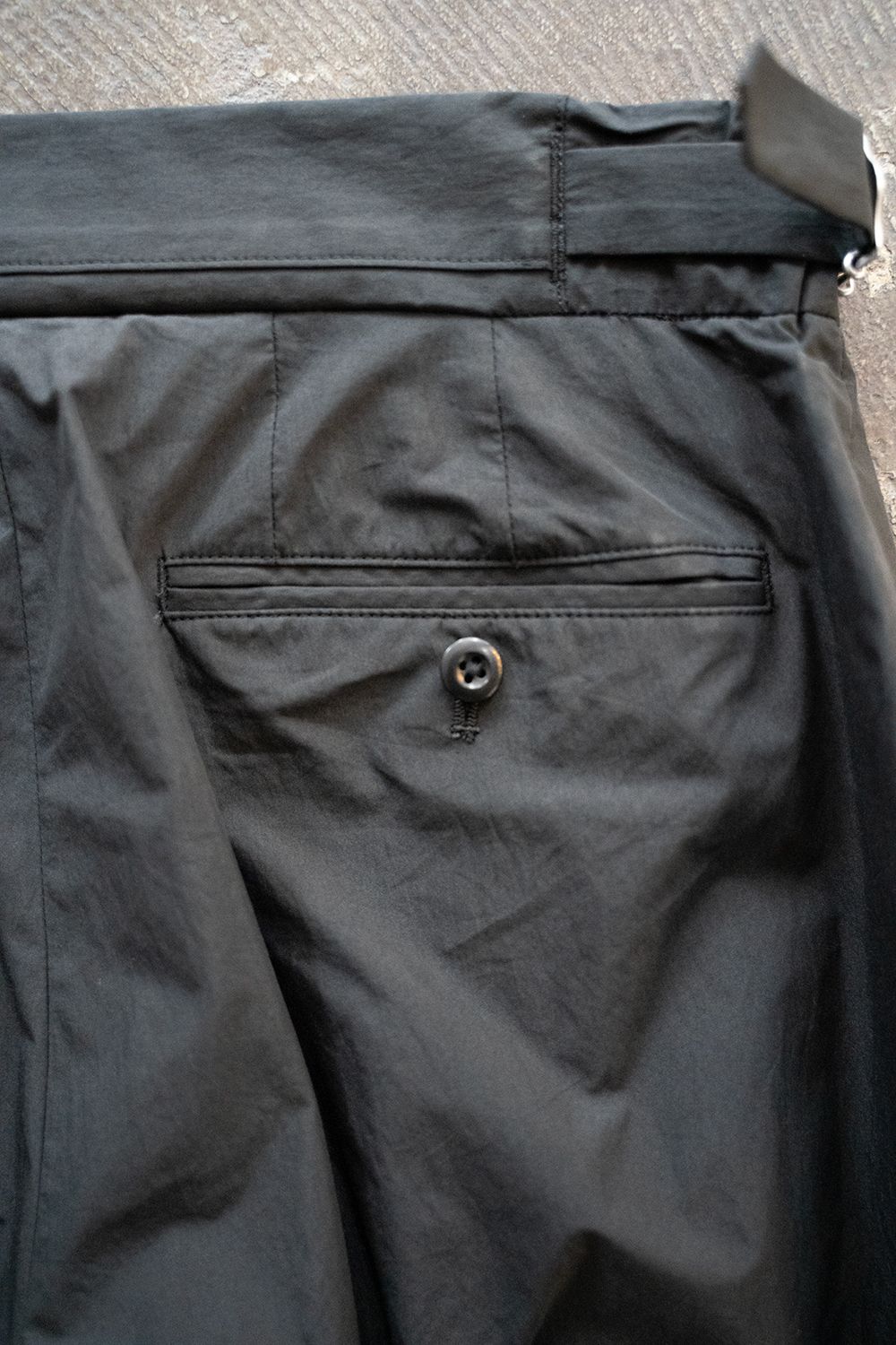 【ラスト1点】2-Tack Cotton-Nylon Trousers/2タックコットンナイロントラウザーズ(BLACK)