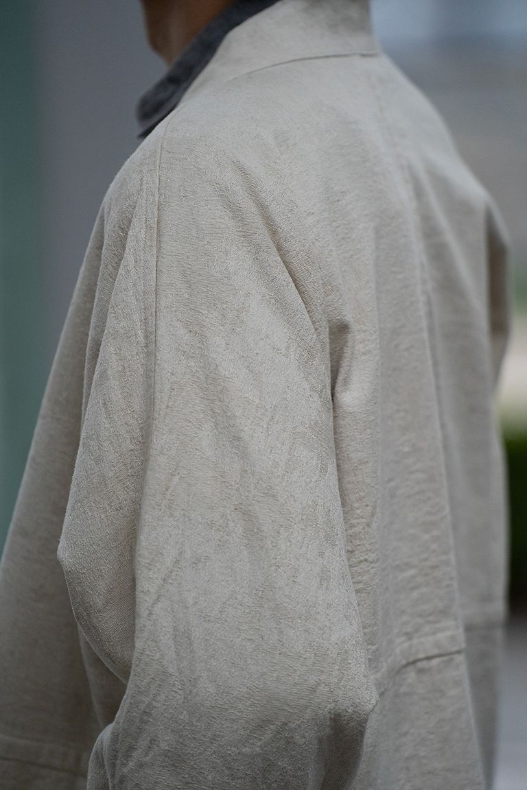176cm、58kgの細身体型でサイズ2を着用しております。