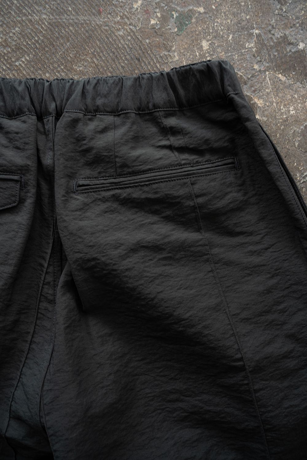 【26SS】ピンタックイージースラックス(CHARCOAL)