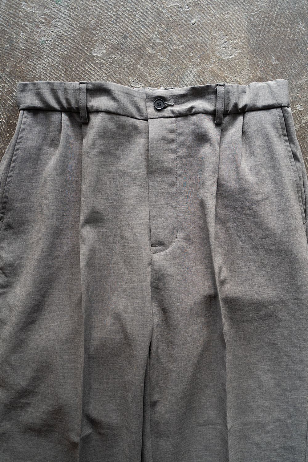 【ラスト1点】【24SS】強撚ポリエステルタックイージースラックス(GRAY)