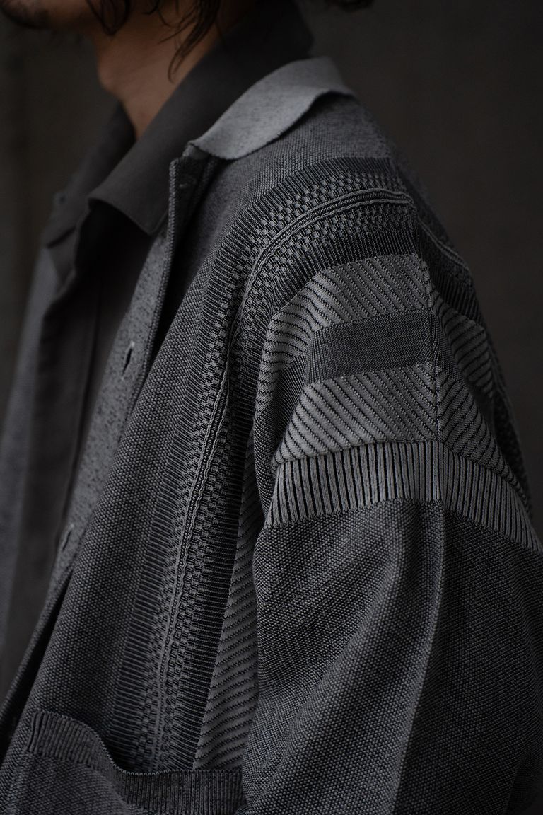 176cm、60kgの細身体型でサイズ2を着用しております。