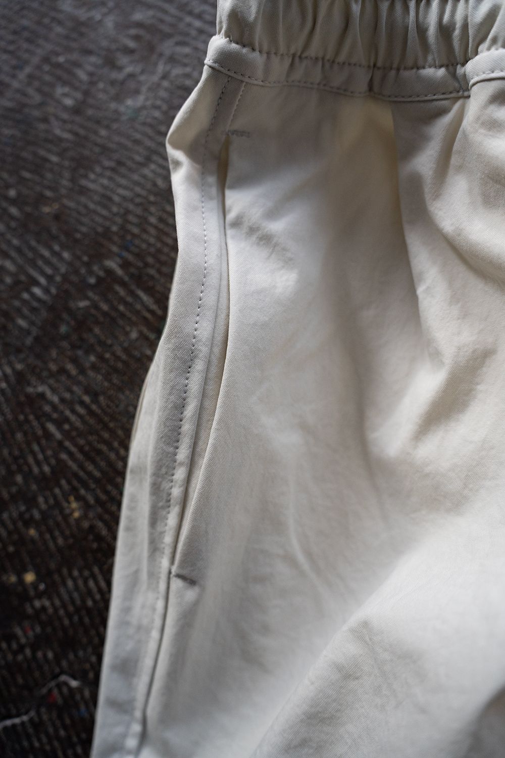 【25AW】タスランナイロンニータックイージーパンツ(IVORY)