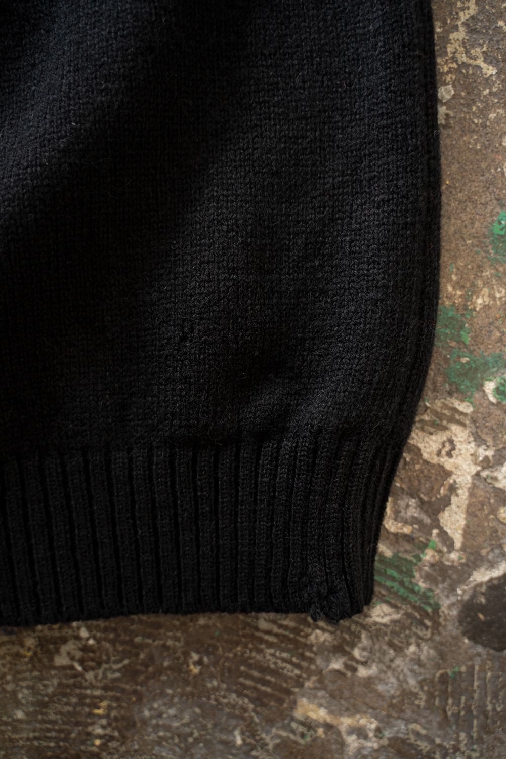 【26AW】ダメージクルーネックカーディガン(BLACK)