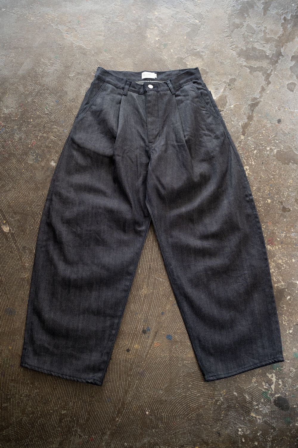 【26AW】ワンタックワイドデニムパンツ(NAVY)