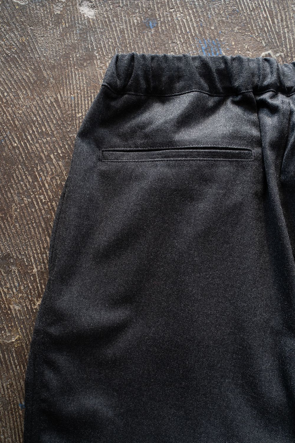 【25AW】サキソニーイージーパンツ(CHARCOAL)