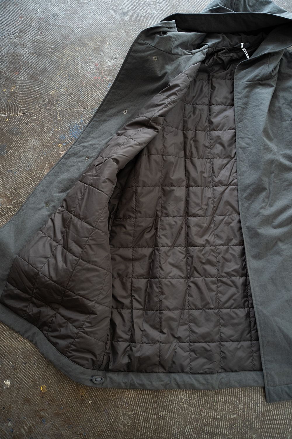 【ラスト1点】【24AW】撥水ナイロンオックスシンサレートフーデッドコート(SLATE GRAY)