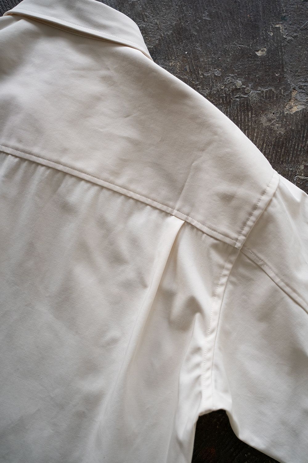 【ラスト1点】【25SS】強撚コットン×ポリエステルシャツブルゾン(OFF WHITE)