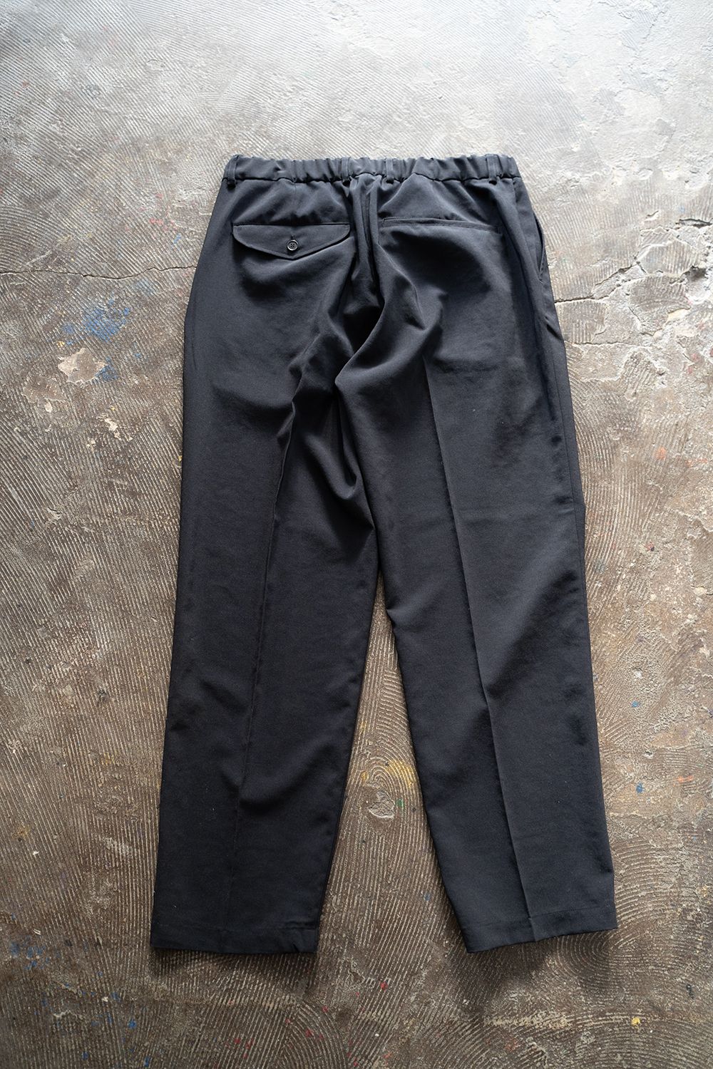 【ラスト1点】【24SS】強撚ポリエステルタックイージースラックス(BLACK NAVY)
