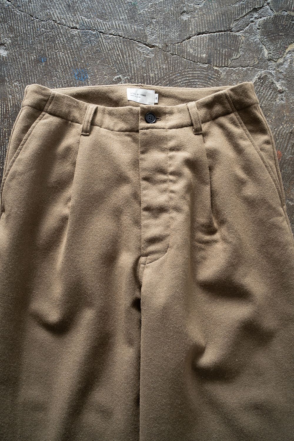【25AW】ウール×ナイロンワンタックパンツ(KHAKI BEIGE)