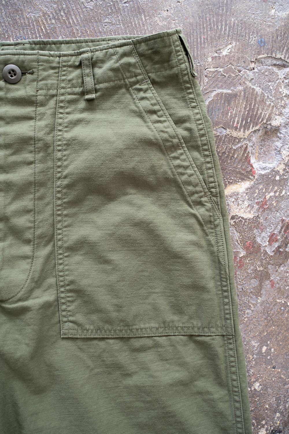 【ラスト1点】スビンコットンムラ糸バックサテンベイカーパンツ(KHAKI STONE BIO)