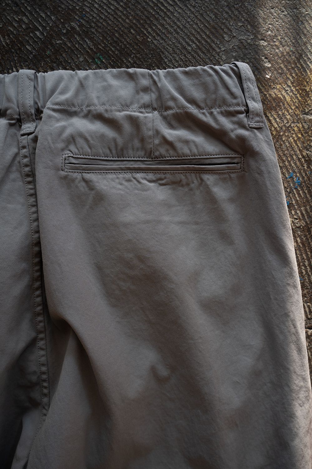 【26SS】ガーメントダイ2タックテーパードパンツ(SMOKE GREY)
