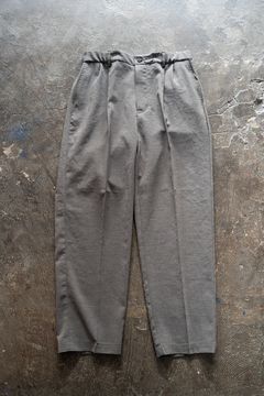 【ラスト1点】【24SS】強撚ポリエステルタックイージースラックス(GRAY)