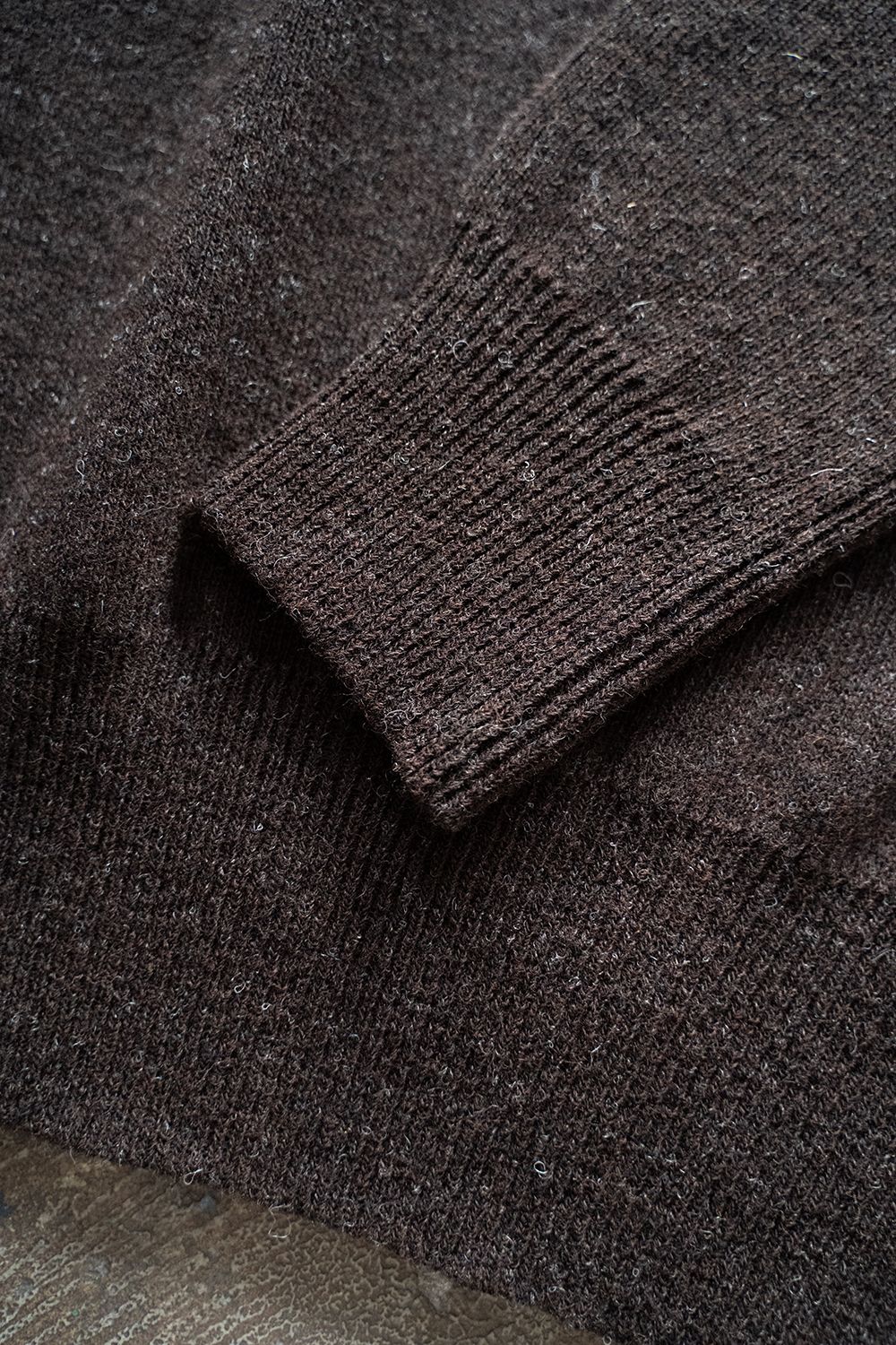 Hard twisted Shetlandwool cross V neck sweater(BROWN)