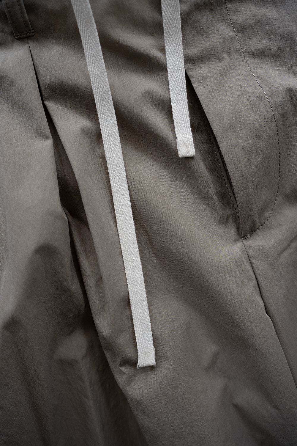 【26SS】2-Tack Puckering Wide Pants/2タックパッカリングワイドパンツ(LIGHT GRAY)