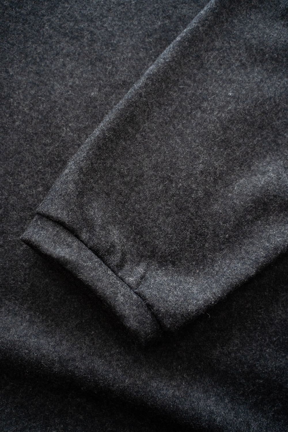【25AW】ウール×シルクプルオーバー(CHARCOAL)