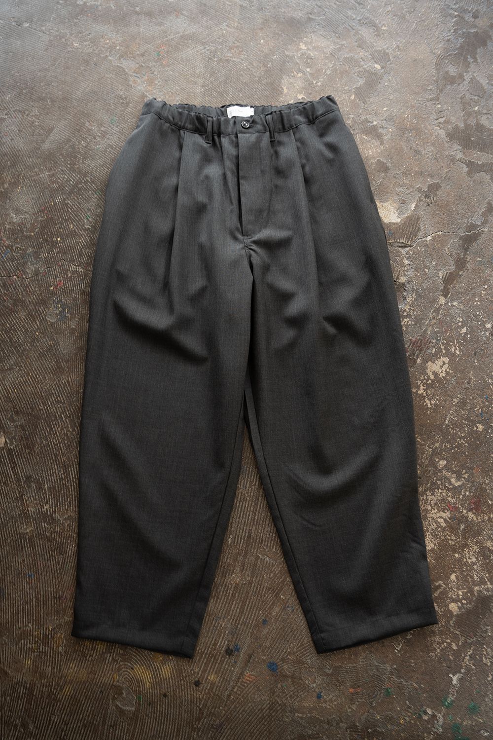 【26SS】ウォッシャブルウールイージースラックス(CHARCOAL)