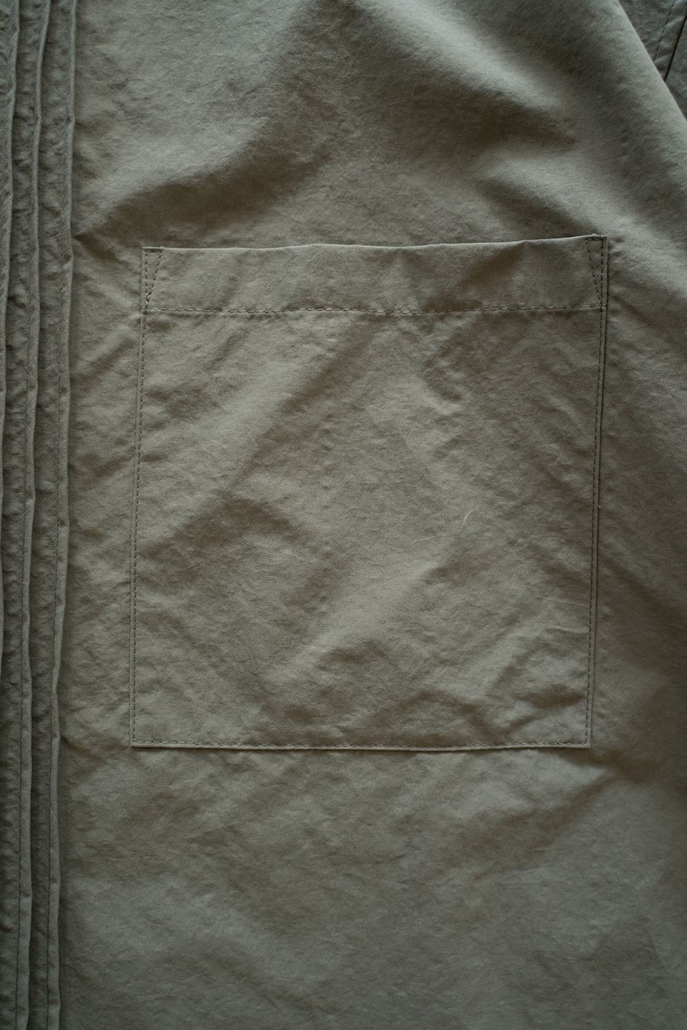 【ラスト1点】【25SS】ナイロンピンタック半袖シャツ(KHAKI GRAY)
