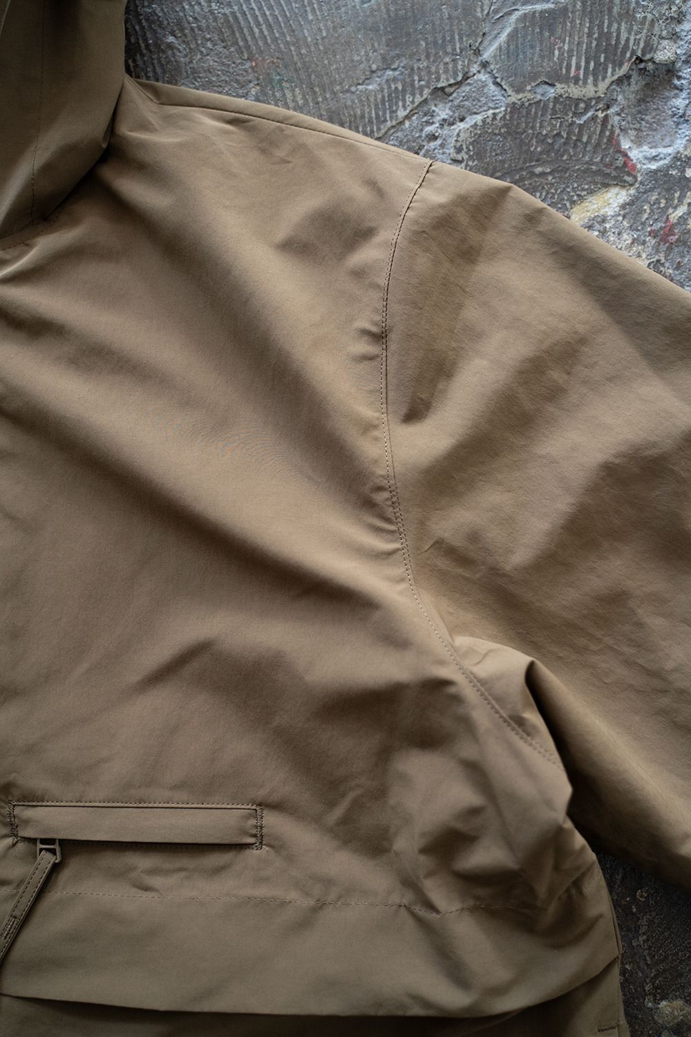【ラスト1点】【24AW】撥水ポリエステルスタンドカラーブルゾン(CAMEL)