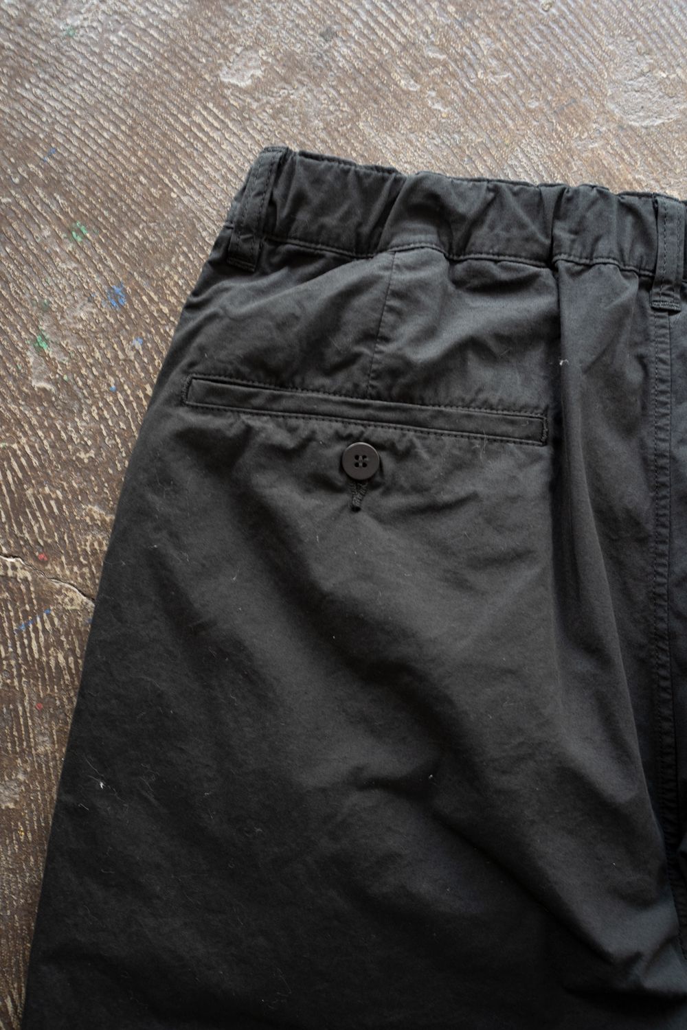【25AW】ガーメントダイディープタックテーパードパンツ(INK BLACK)