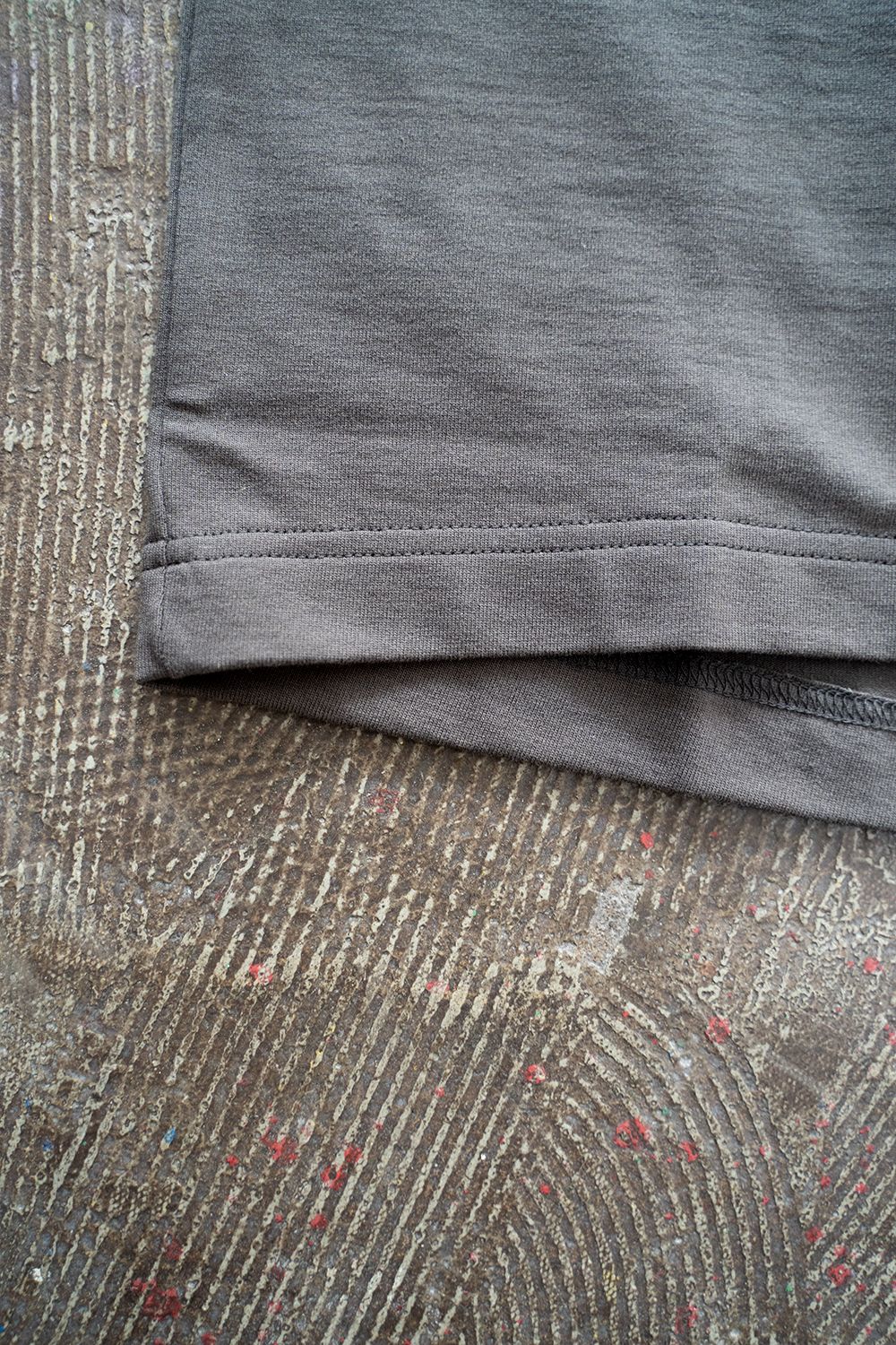 【ラスト1点】【22SS】オーガニックスビンコットンスプリットヨークTシャツ(CHARCOAL)