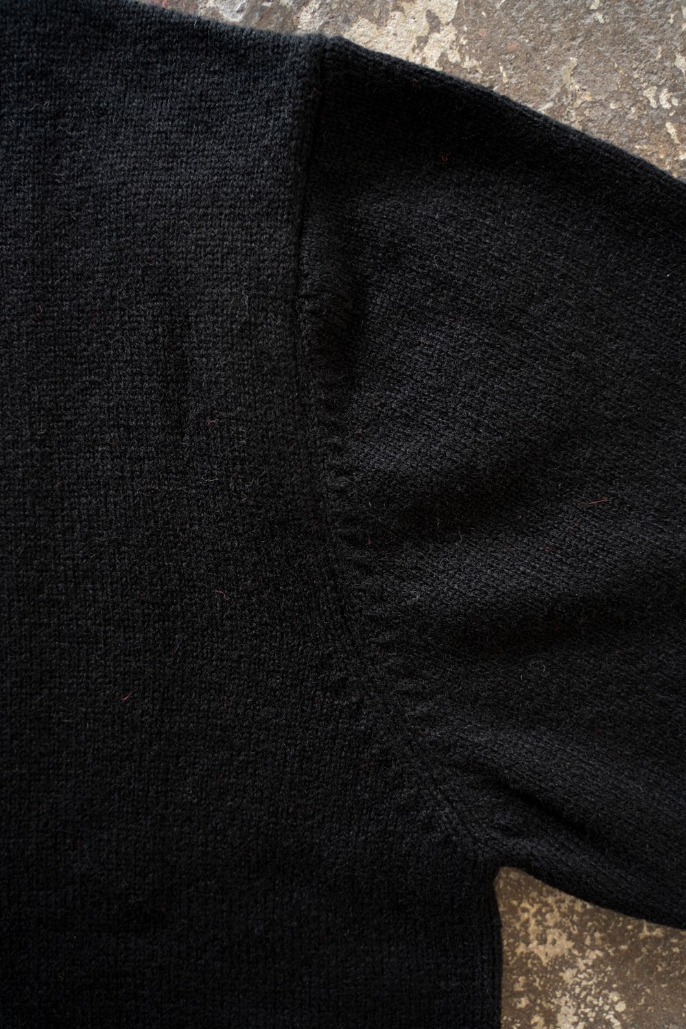 【26AW】ダメージクルーネックカーディガン(BLACK)