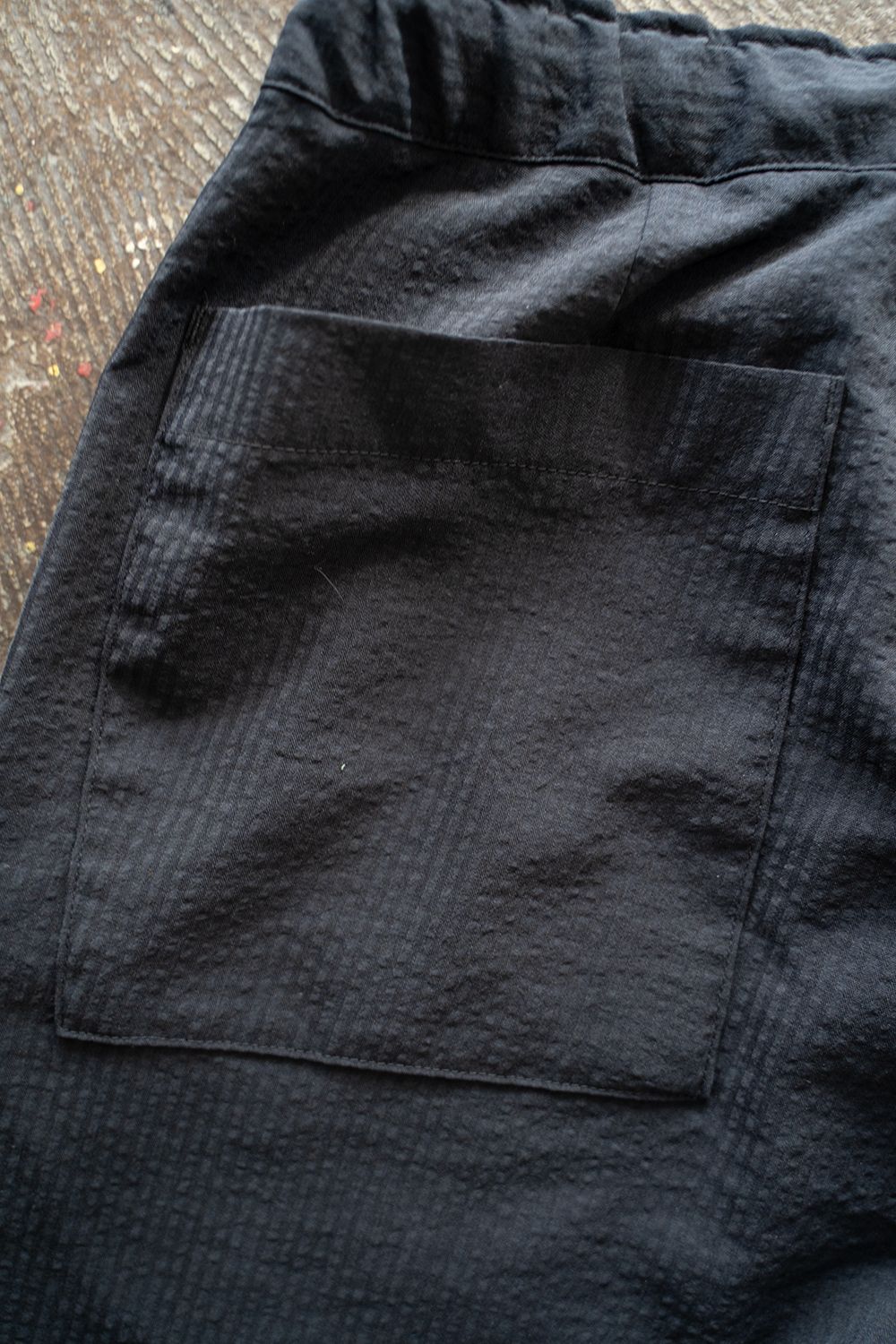【ラスト1点】【24SS】強撚ポリエステルシアサッカーイージーパンツ(NAVY)