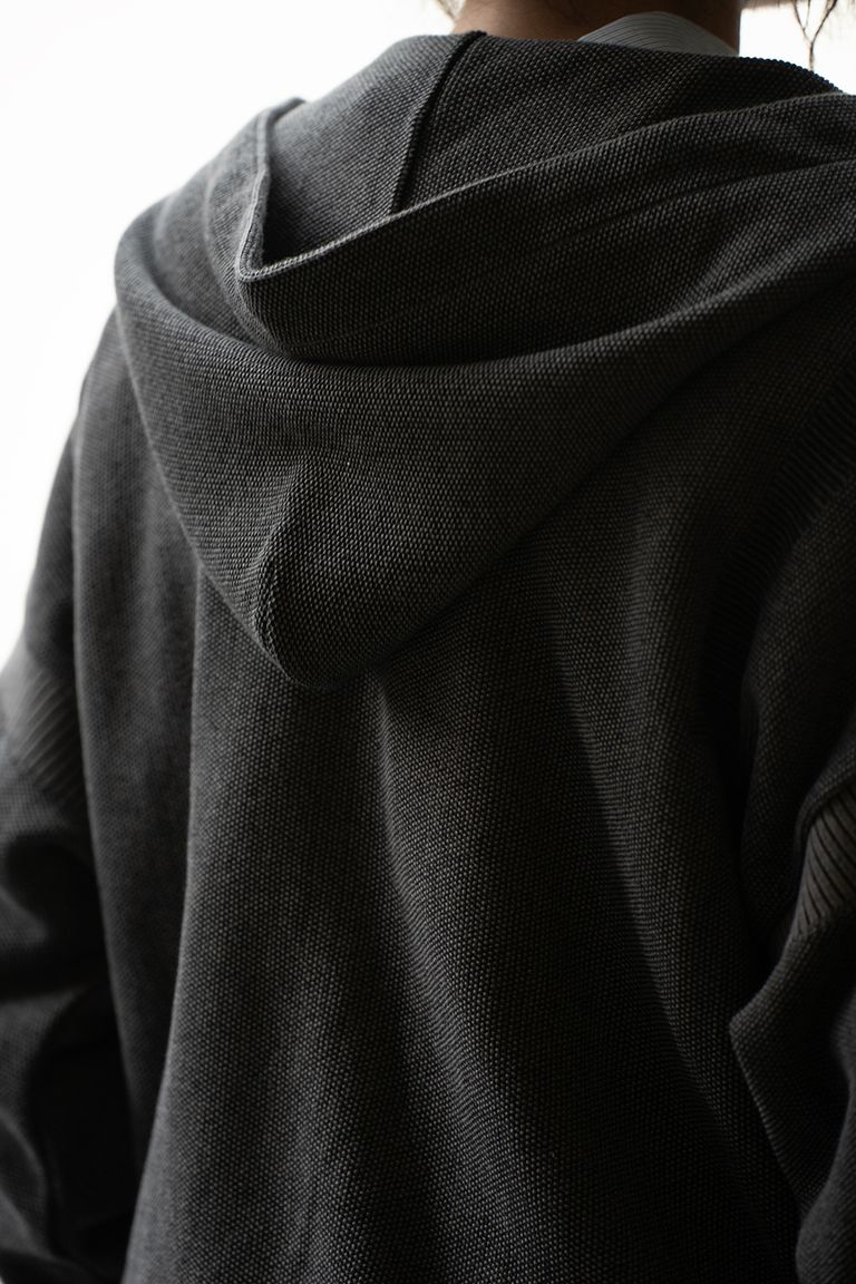 176cm、60kgの細身体型でサイズ2を着用しております。